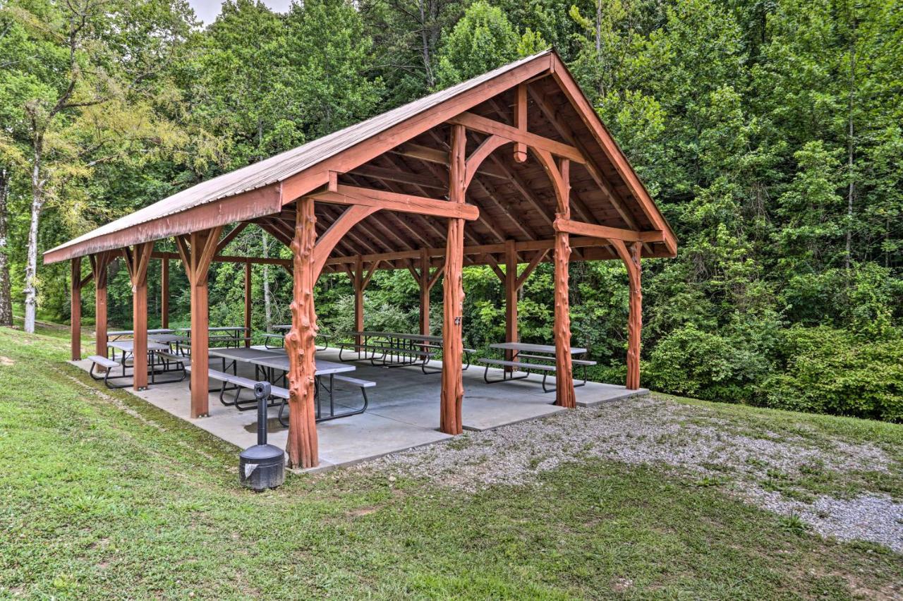 Pigeon Forge Getaway With Covered Patio And Hot Tub! エクステリア 写真